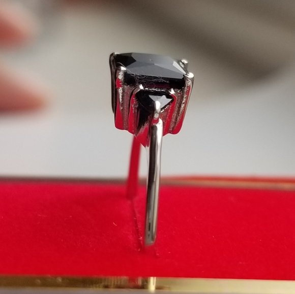 Black Spinel 3 Stone Silver Ring - Picture 2 of 4
